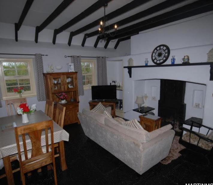 Thatcted Cottages Lough Derg Dromineer Eksteriør bilde
